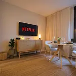 Stadtversteck - Zentral - 5min Zur Bali Therme Und Gop - Boxspringbett Lägenhet