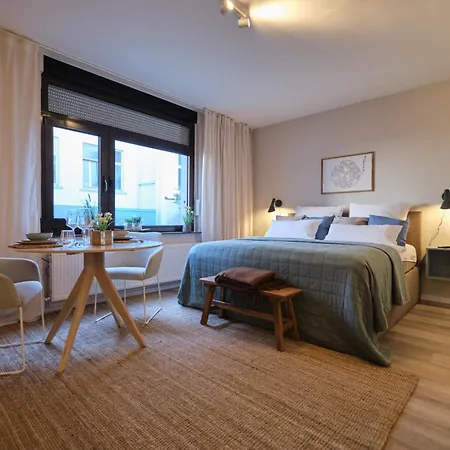 Stadtversteck - Zentral - 5min Zur Bali Therme Und Gop - Boxspringbett Apartment