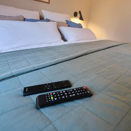 Apartment Stadtversteck - Zentral - 5min Zur Bali Therme Und Gop - Boxspringbett *