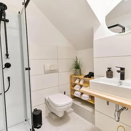 Stadtversteck - Zentral - 5min Zur Bali Therme Und Gop - Boxspringbett Apartment