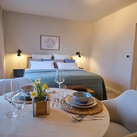 Stadtversteck - Zentral - 5min Zur Bali Therme Und Gop - Boxspringbett *