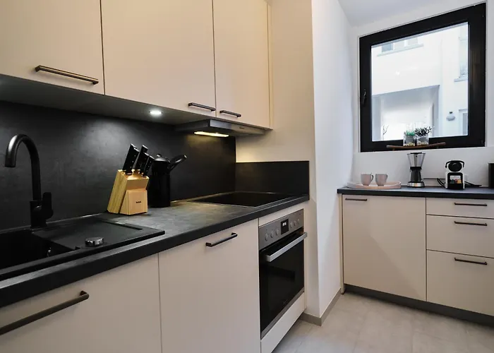 Stadtversteck - Zentral - 5min Zur Bali Therme Und Gop - Boxspringbett Apartment *