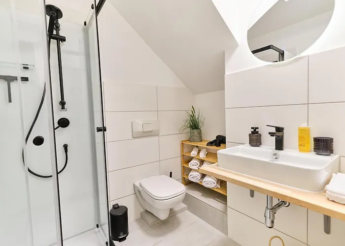 Stadtversteck - Zentral - 5min Zur Bali Therme Und Gop - Boxspringbett Apartment