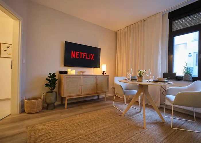 Stadtversteck - Zentral - 5min Zur Bali Therme Und Gop - Boxspringbett Apartment